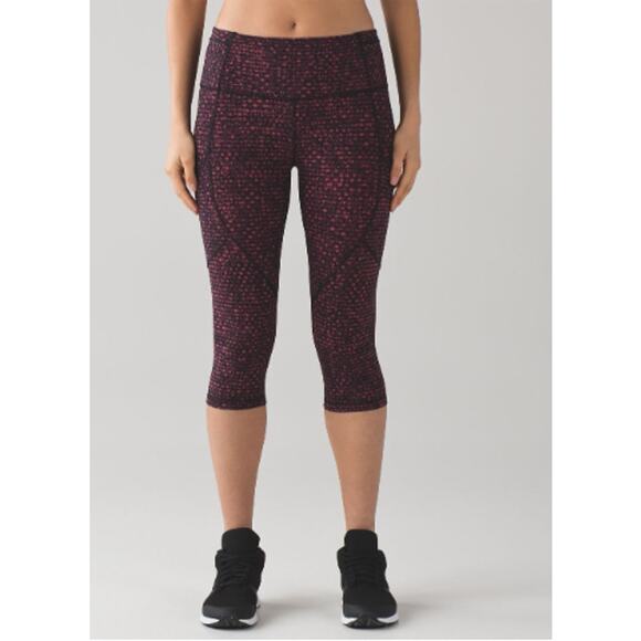 LULULEMON Outrun 17" Crop in Shatter Weave Dust Coral Plum / Black // 4 - Picture 1 of 12